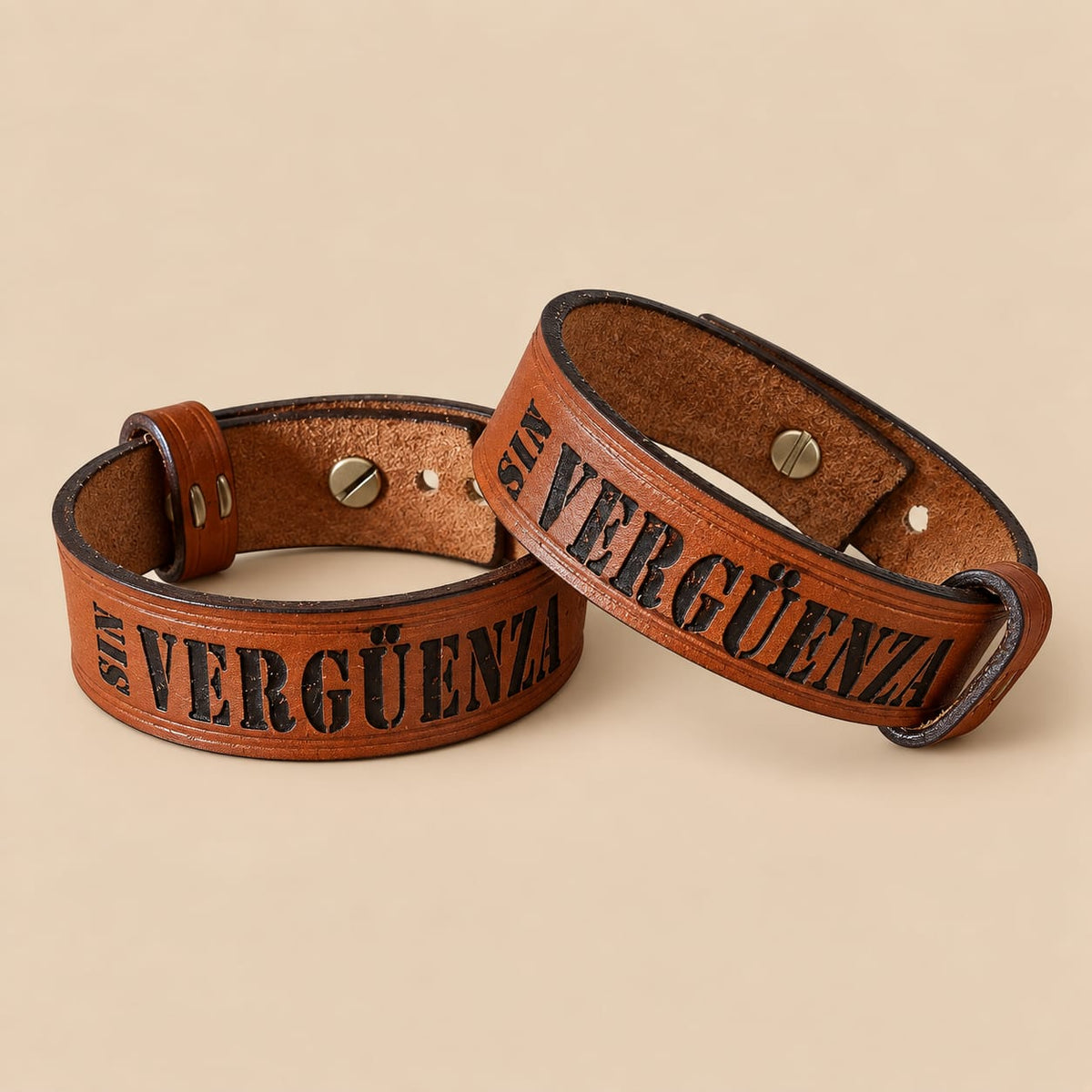 Pulsera Ancha de Cuero Artesanal - SinVergüenza