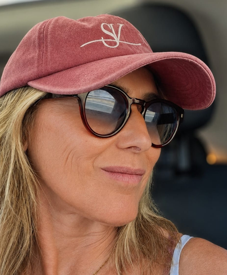Gorras SinVergüenza Brand | Gorras Premium Bordadas con Estilo Vintage