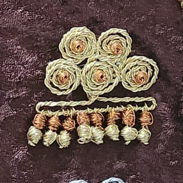 Pendientes de alambre Una de Belén, dorado y cobre