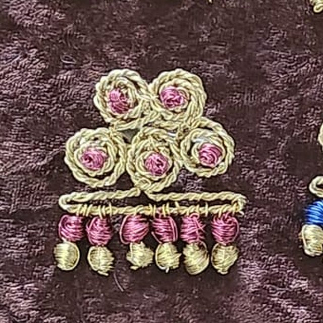 Pendientes de alambre Una de Belén, dorado y rosa