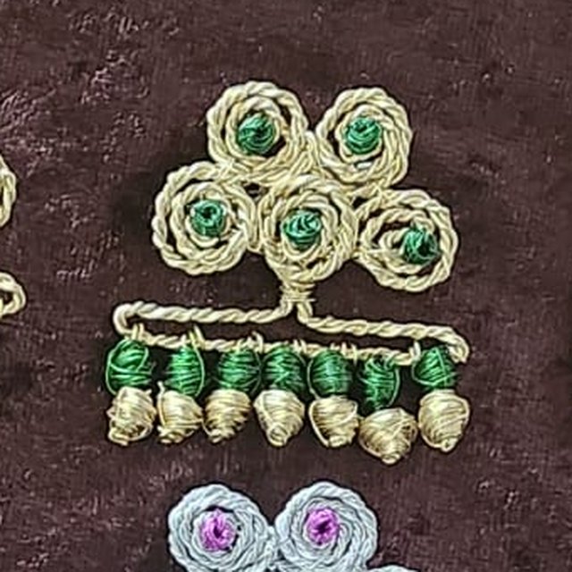 Pendientes de alambre Una de Belén, dorado y verde