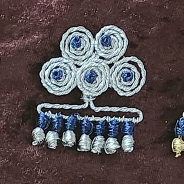Pendientes de alambre Una de Belén, plata y azul