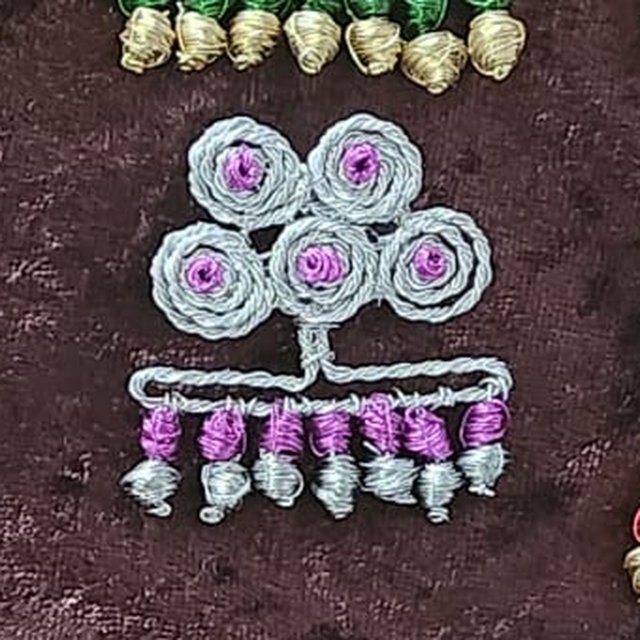 Pendientes de alambre Una de Belén, plata y rosa